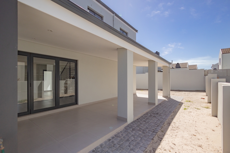 3 Bedroom Property for Sale in Jakarandas Western Cape